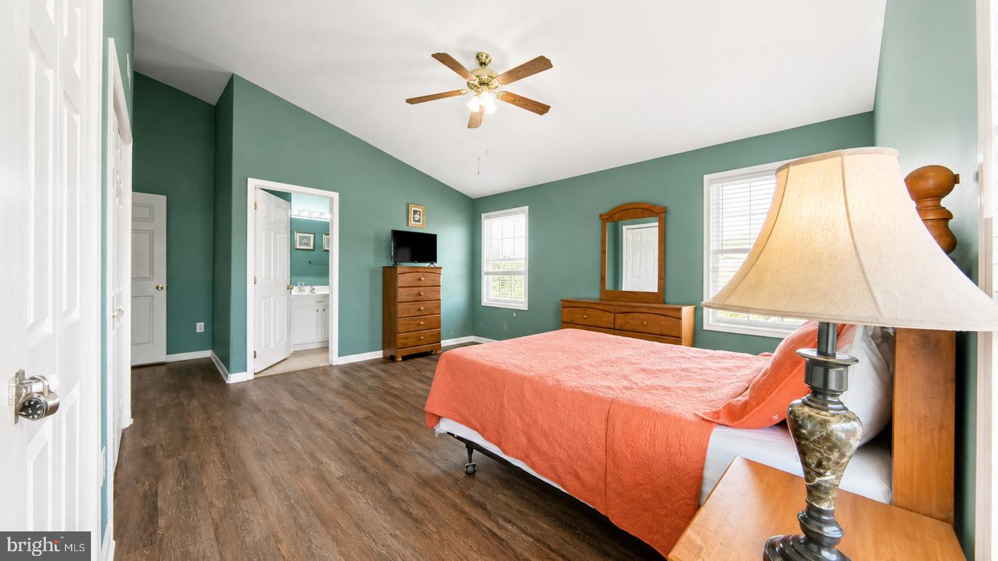 223 E Roberts Ave #b Property Photo 33