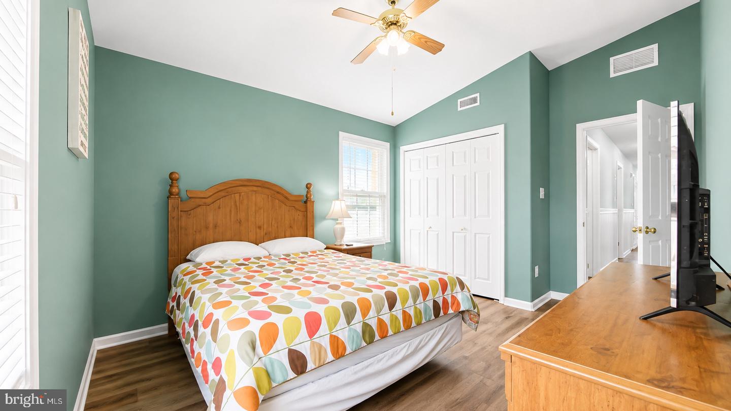 223 E Roberts Ave #b Property Photo 37