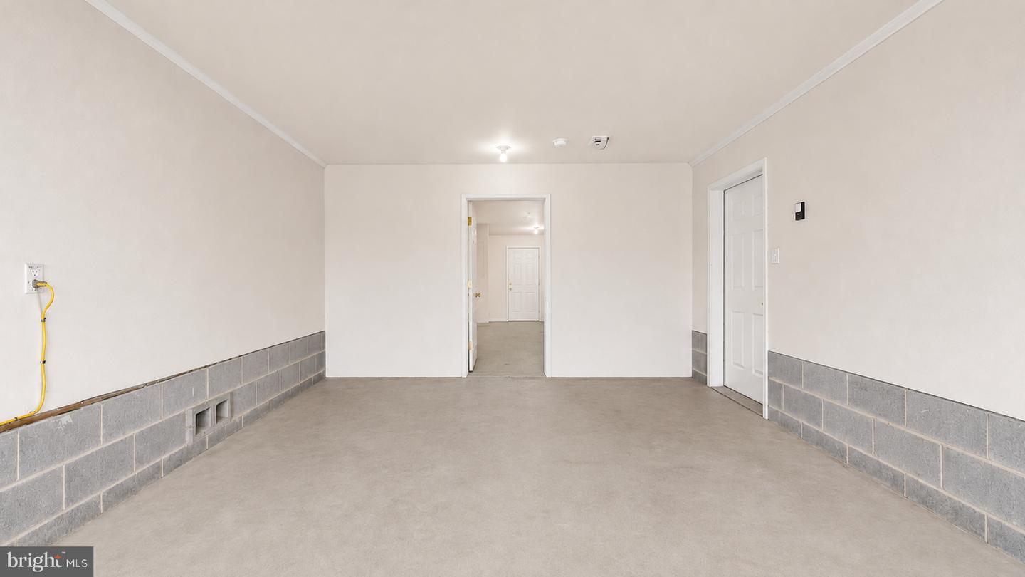223 E Roberts Ave #b Property Photo 53