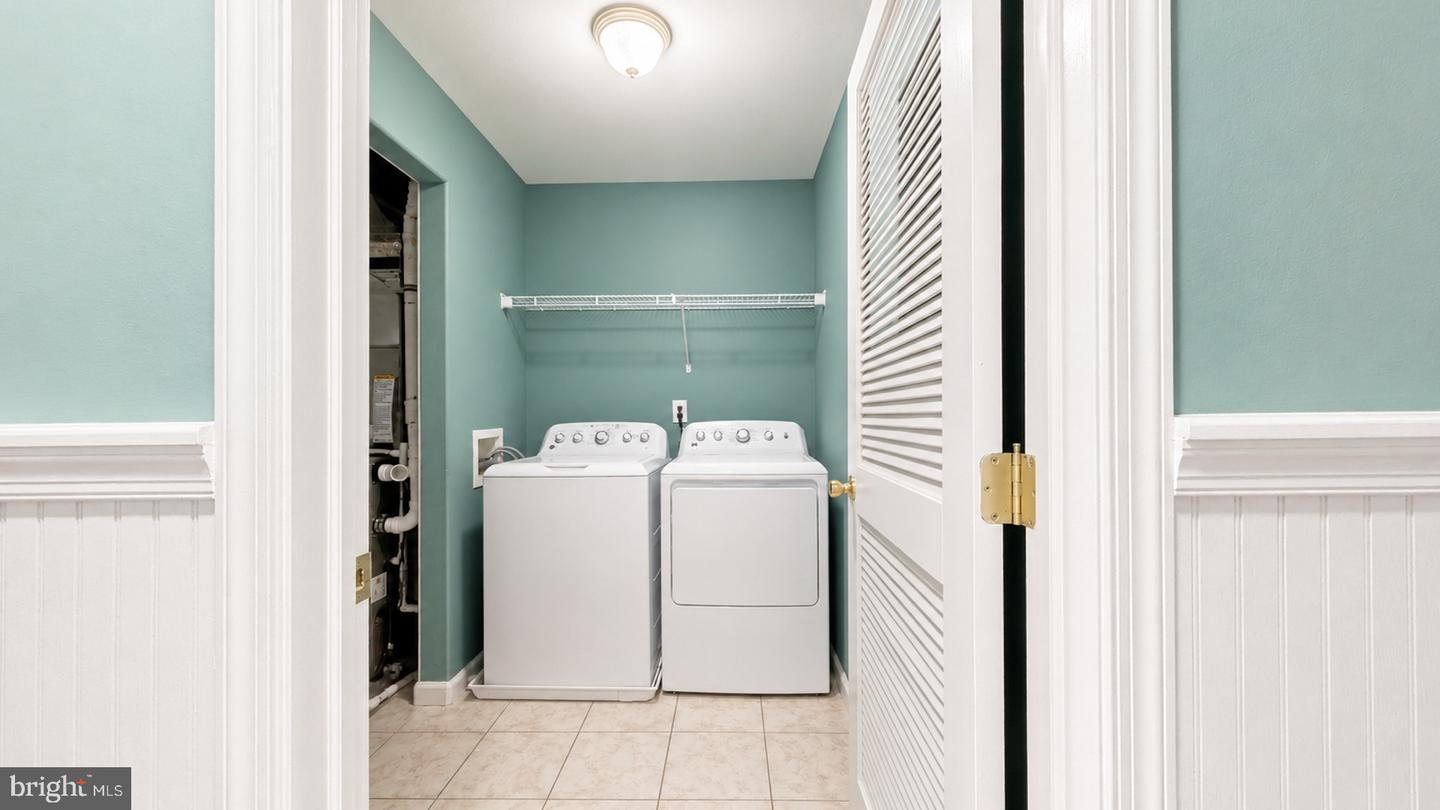 223 E Roberts Ave #b Property Photo 56