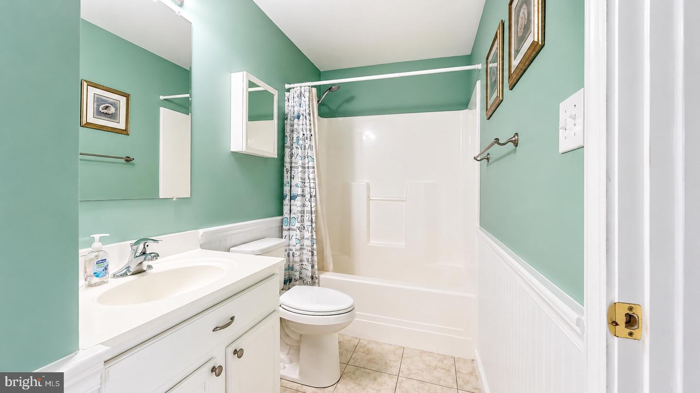 223 E Roberts Ave #b Property Photo 65