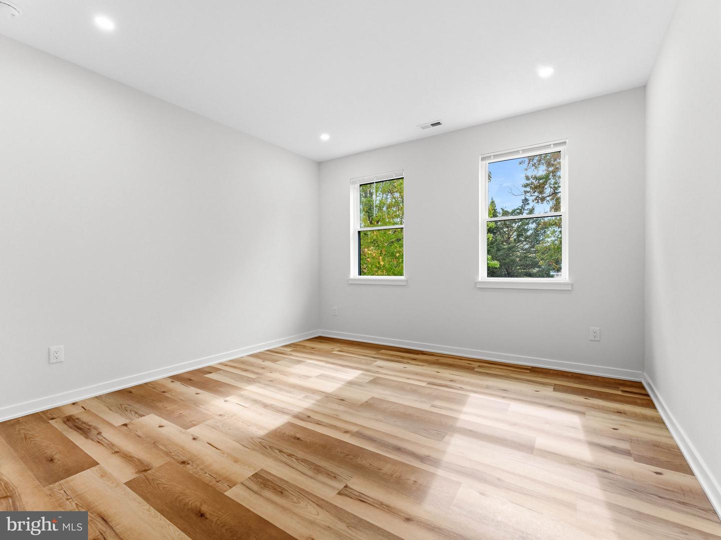 140 Kentucky Ave Property Photo 37