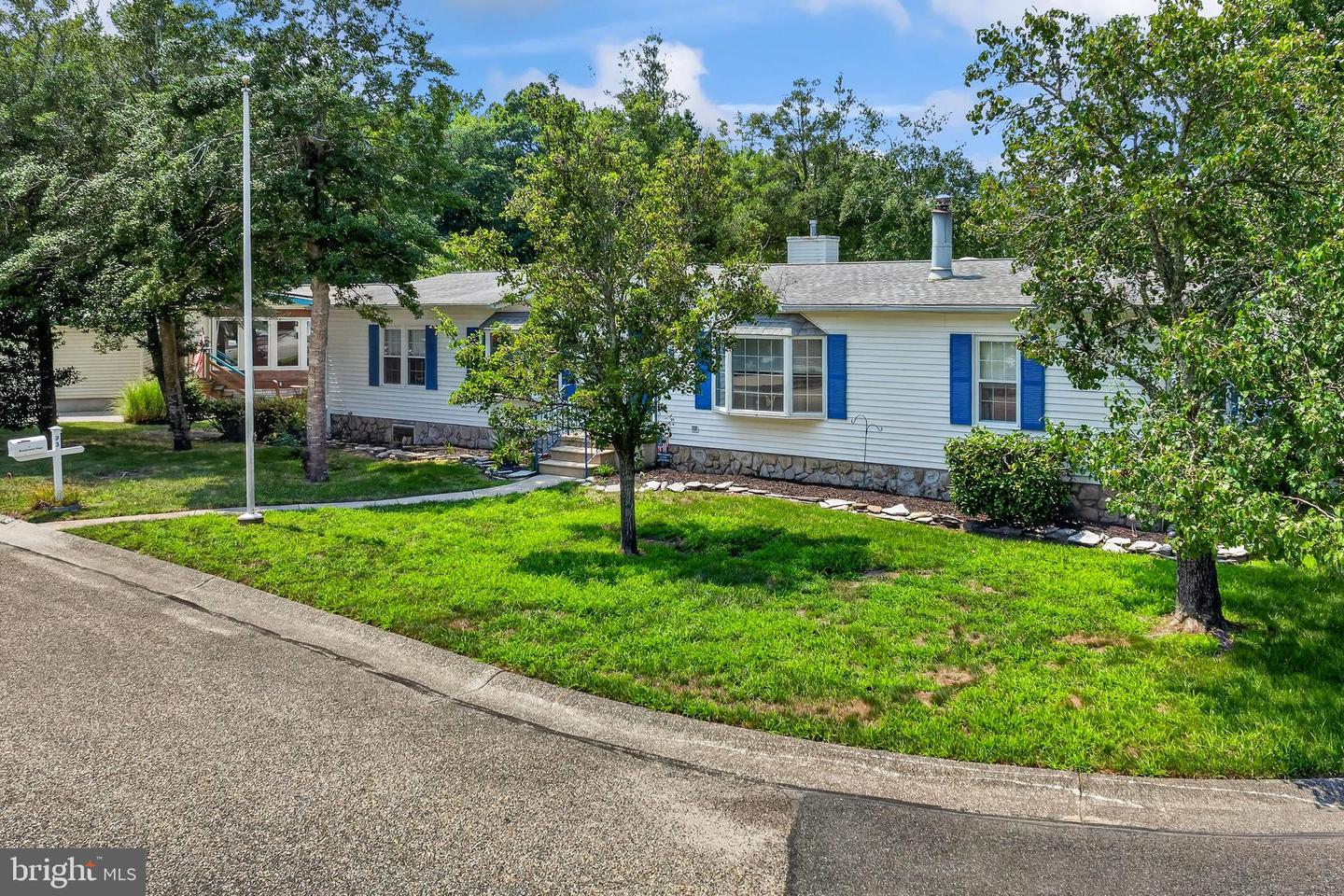 95 Breakwater Property Photo 3