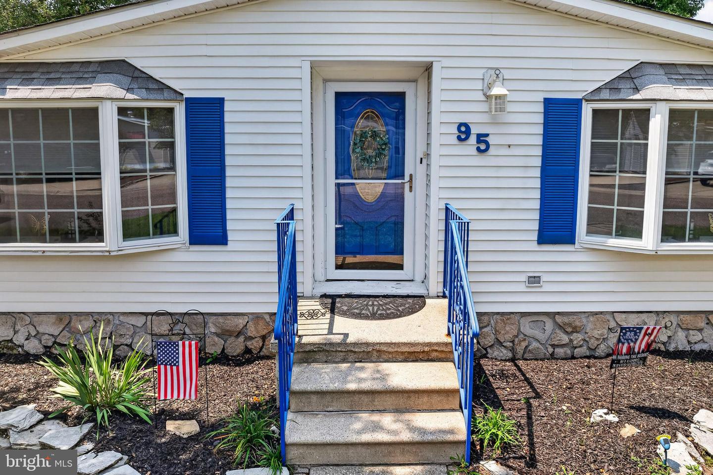 95 Breakwater Property Photo 4