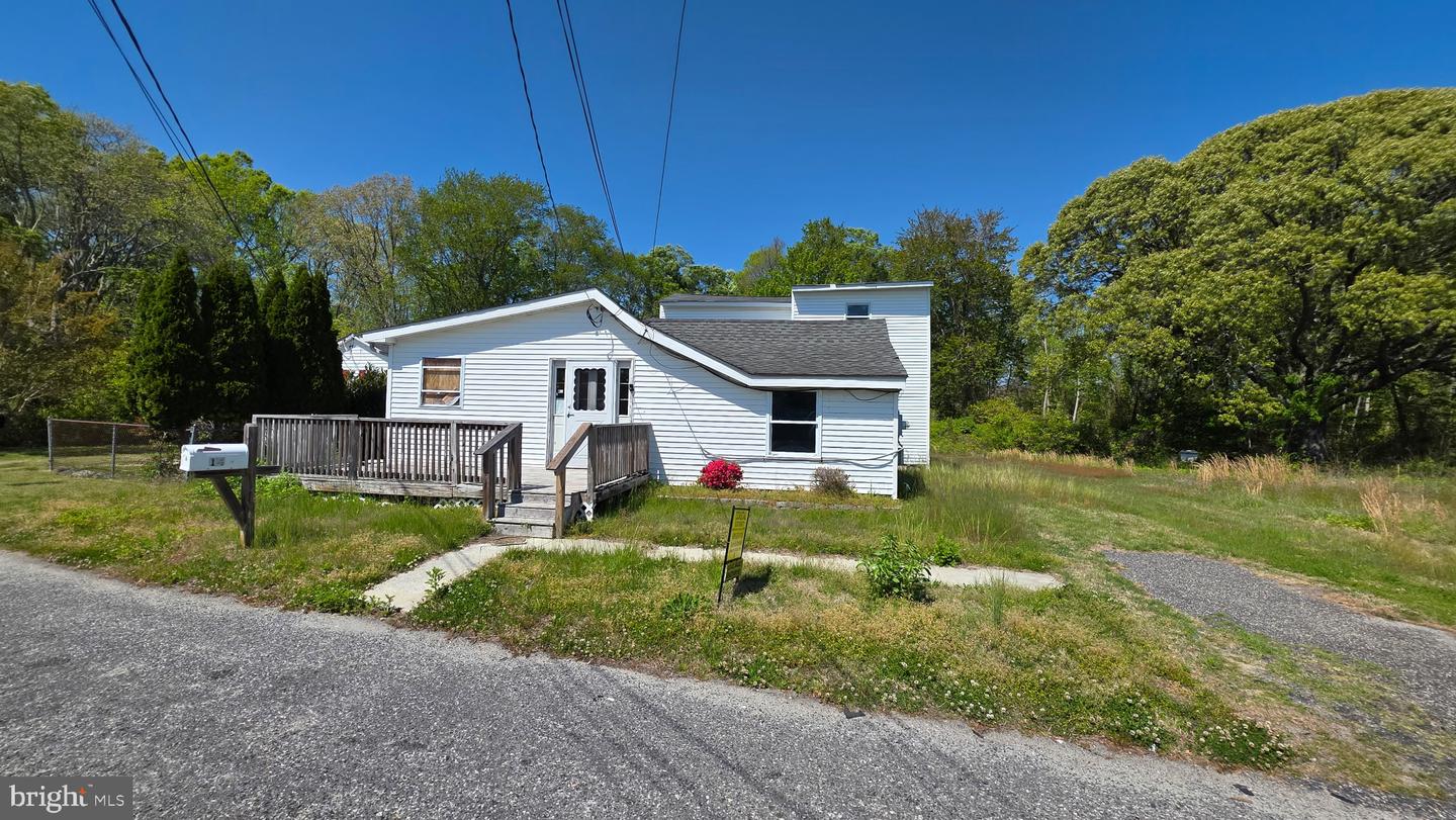 14 Gibson Ave Property Photo 2