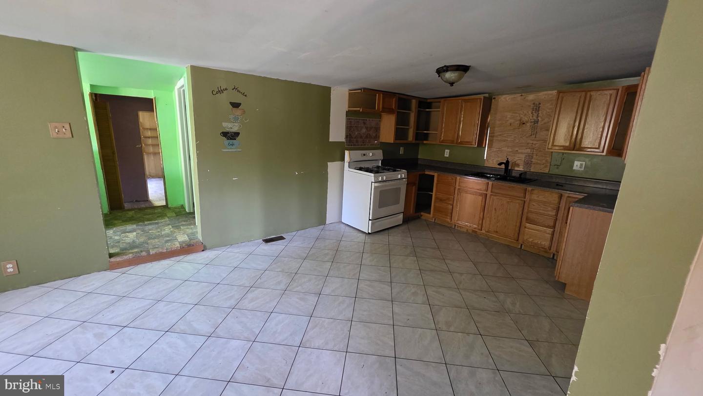 14 Gibson Ave Property Photo 8
