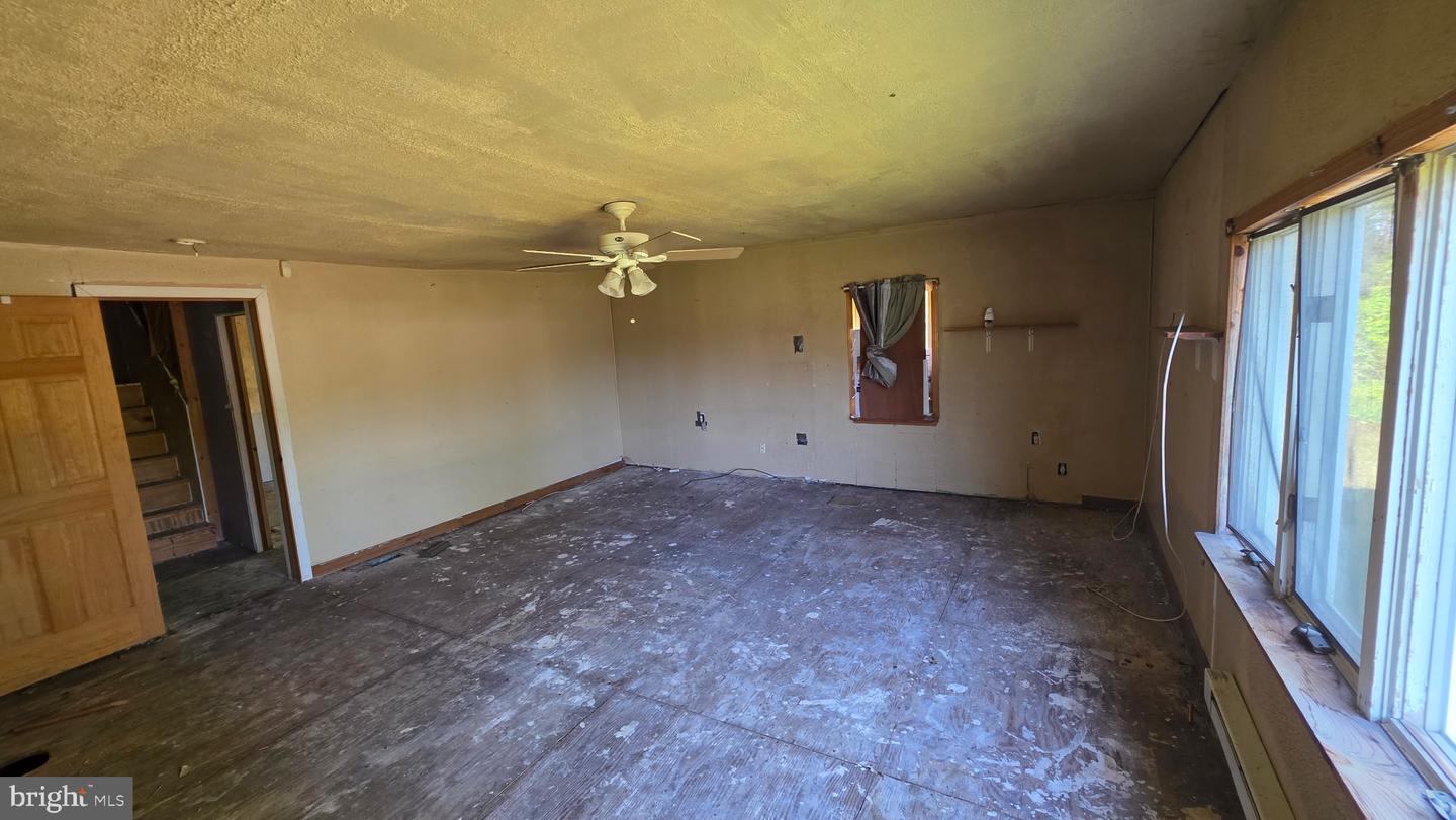 14 Gibson Ave Property Photo 9
