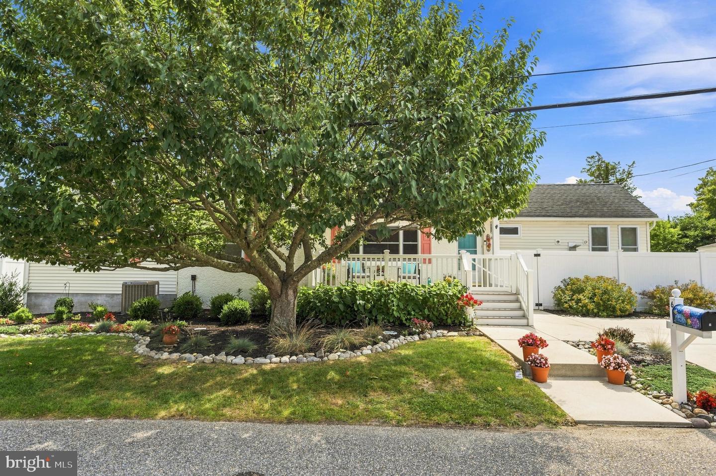 6 Drumbed Rd W Property Photo 2