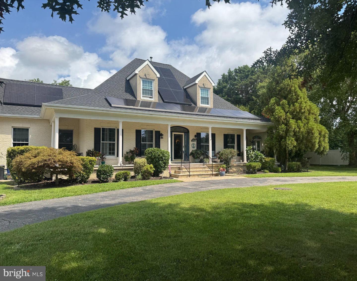 15 TAYLOR LN