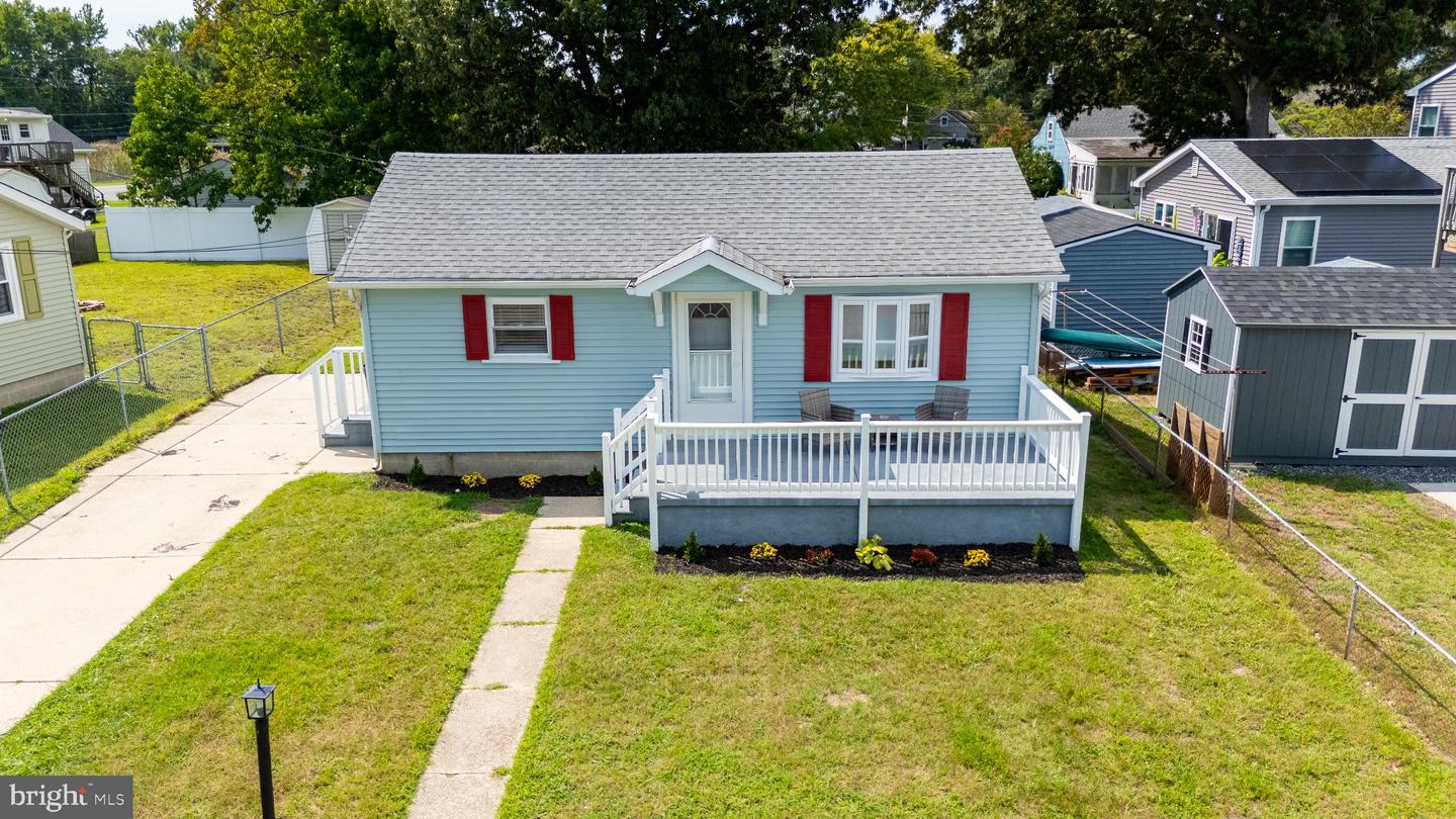 1711 Lake Dr Property Photo 3