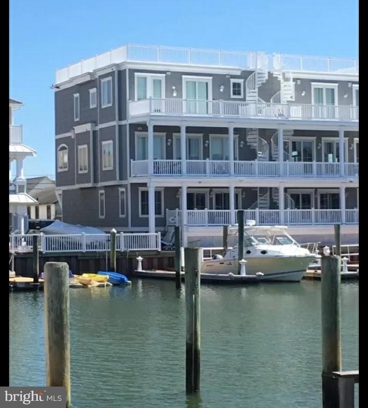 412 W DOCK ST Property Photo 1