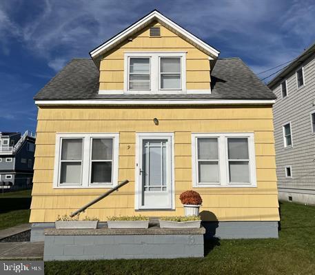 9 E Willard Ave Property Photo 1