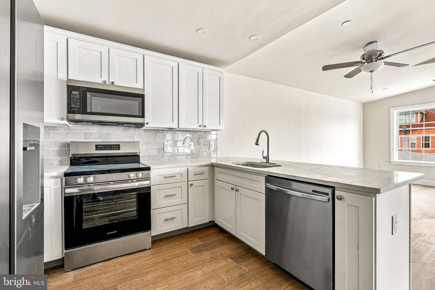 121 E Maple Ave #4 Property Photo 16