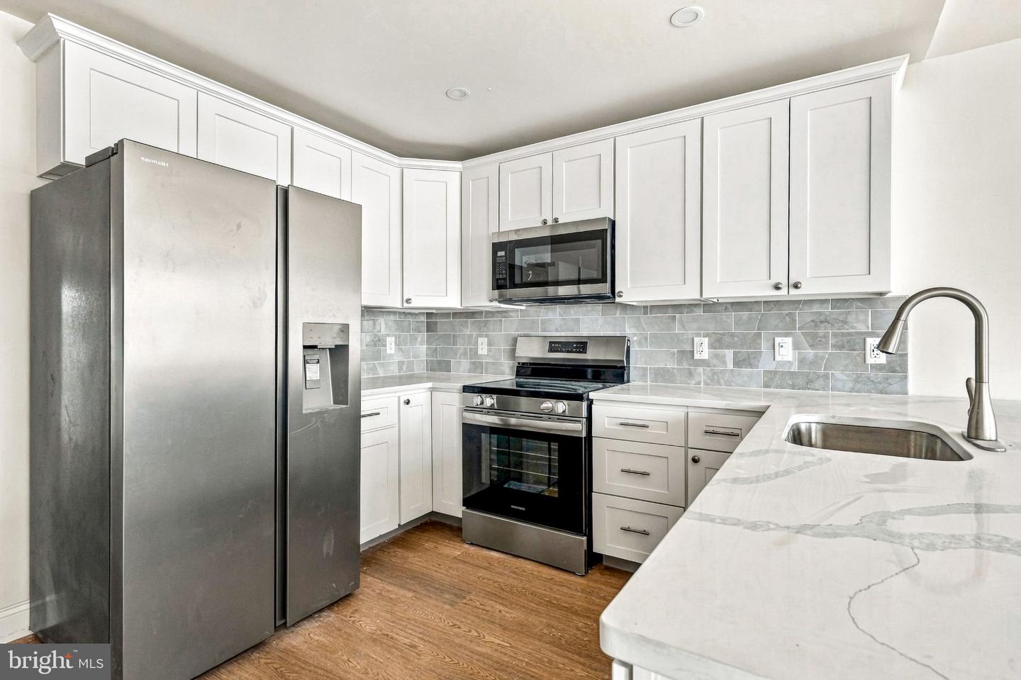 121 E Maple Ave #4 Property Photo 18