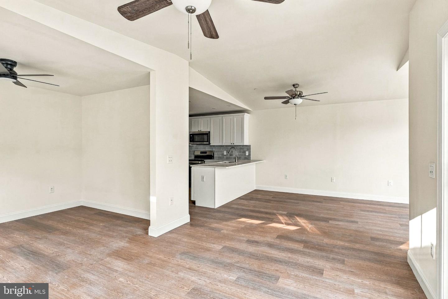 121 E Maple Ave #4 Property Photo 28