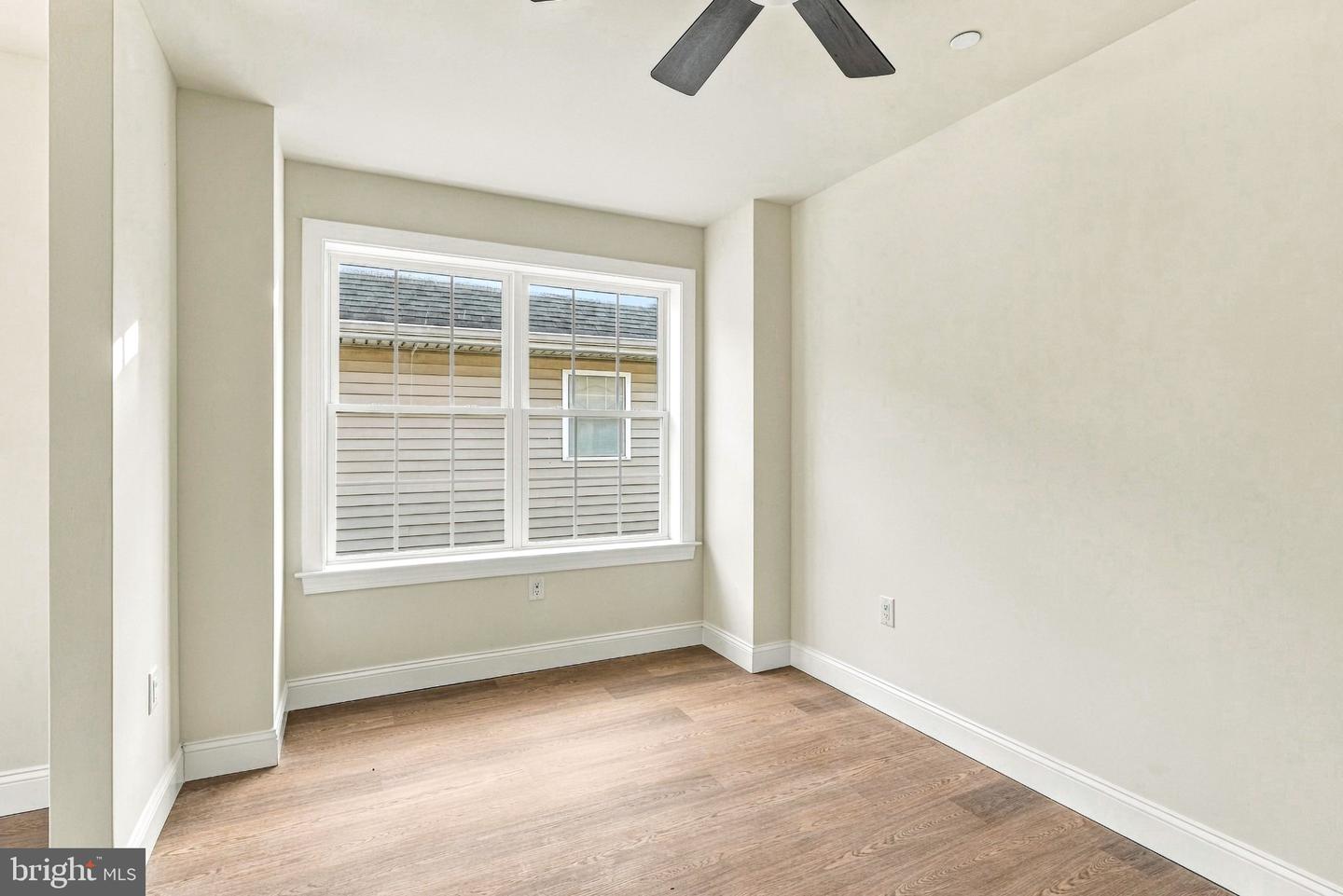 121 E Maple Ave #4 Property Photo 30
