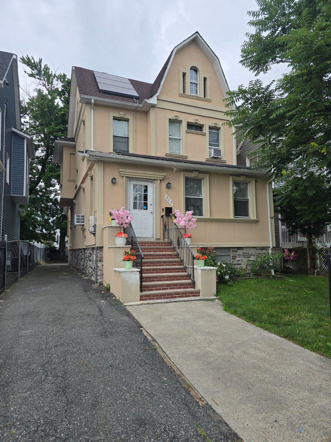 217 RUTLEDGE AVE