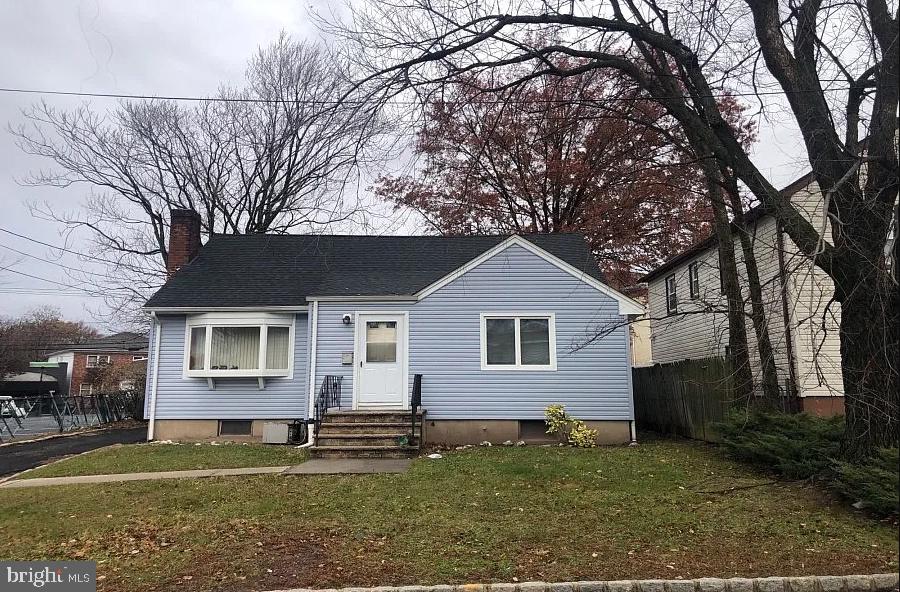 24 LAUREL AVE