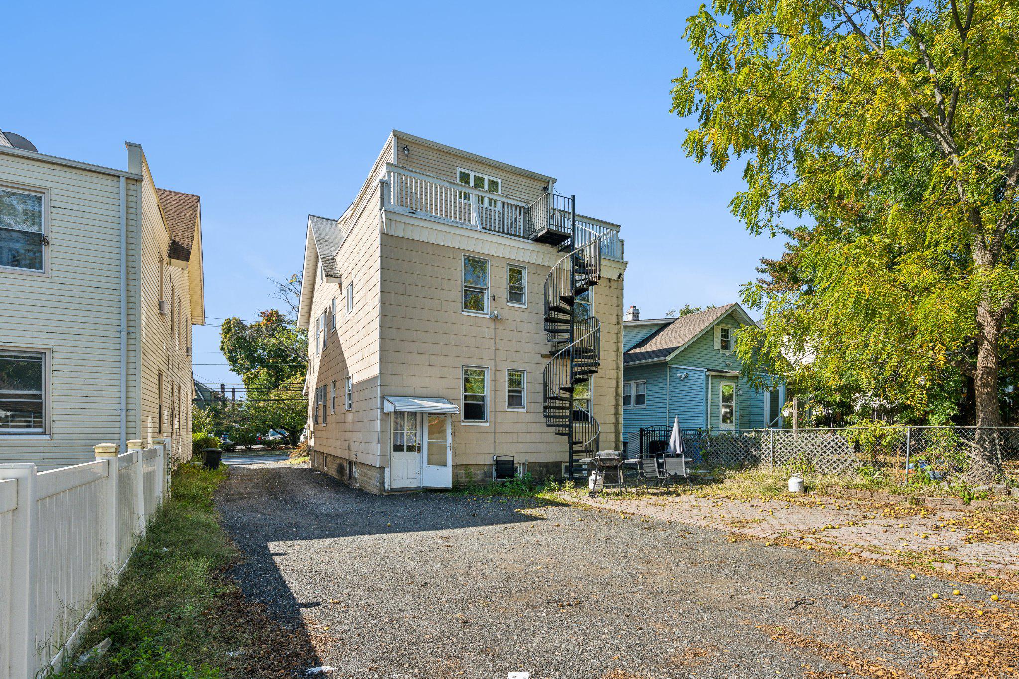 374 Boyden Ave Property Photo 4