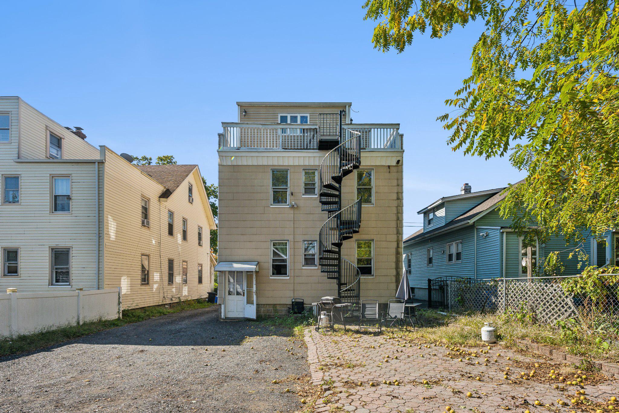 374 Boyden Ave Property Photo 5