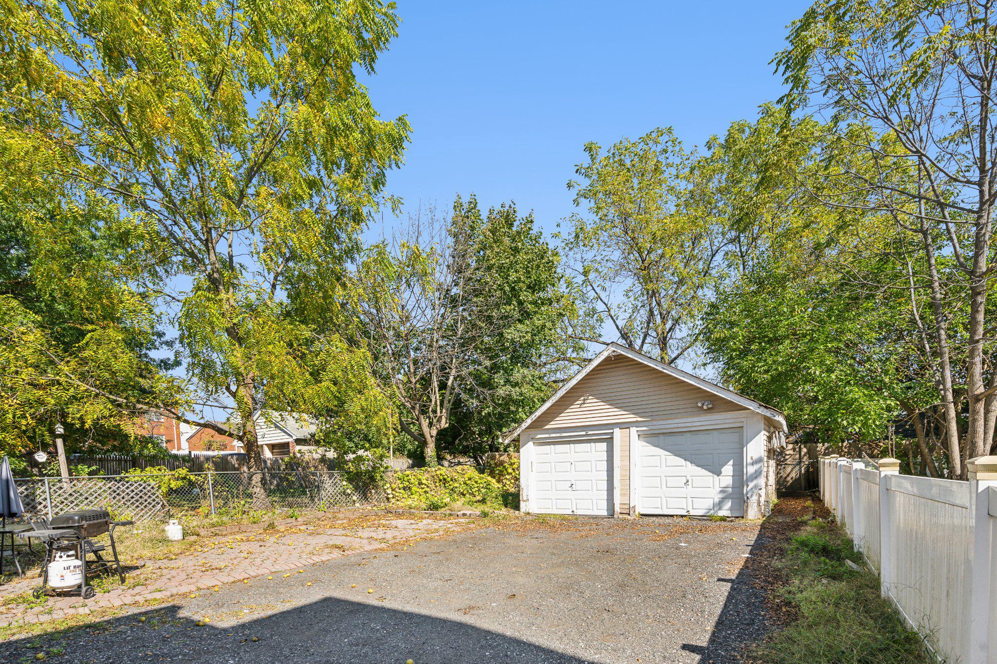 374 Boyden Ave Property Photo 6