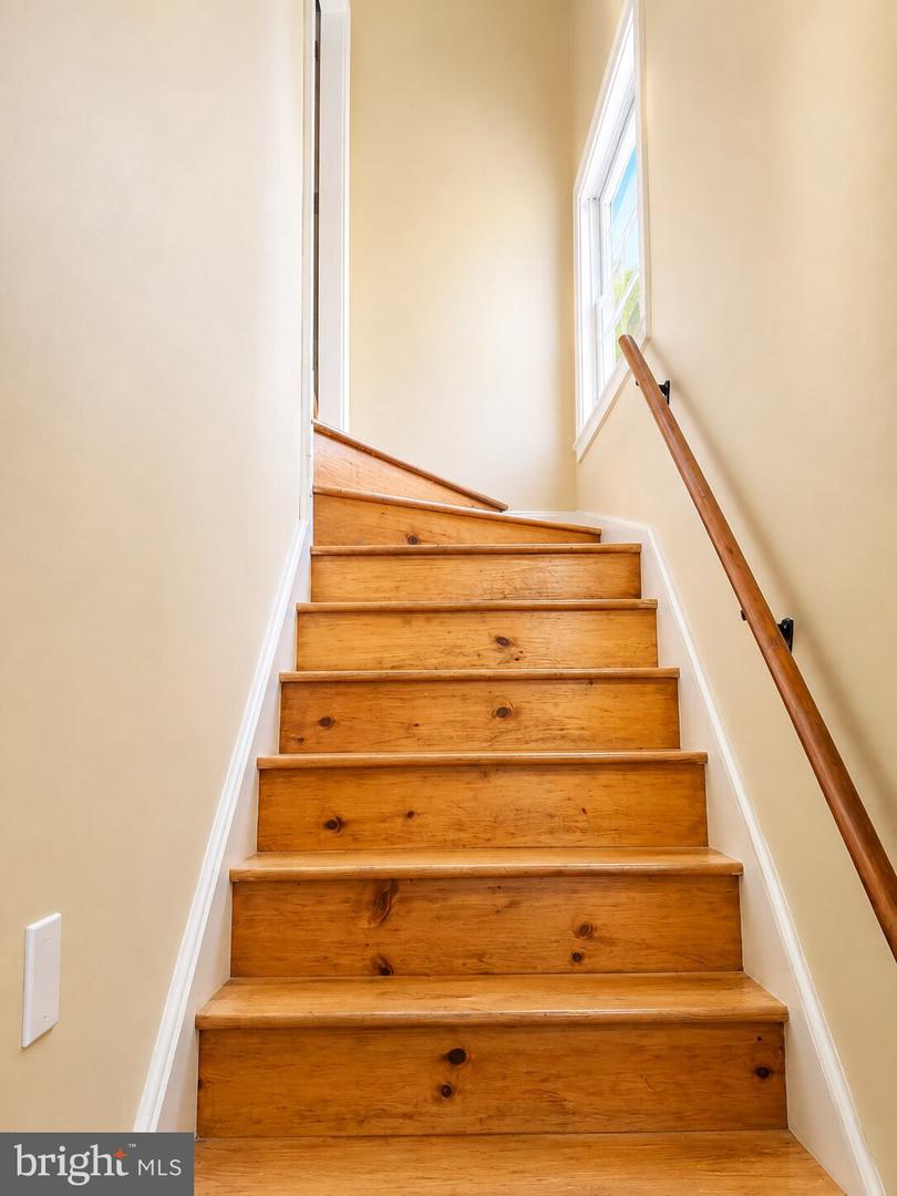52 Valley St Property Photo 6
