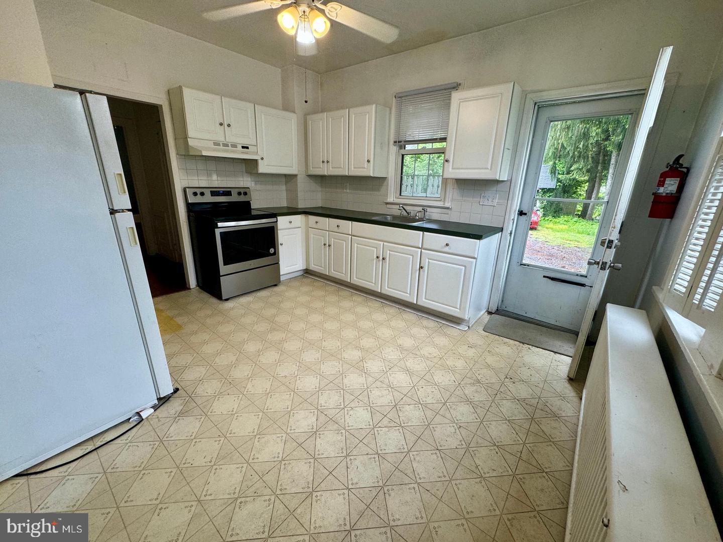 74 S Main St #a Property Photo 4