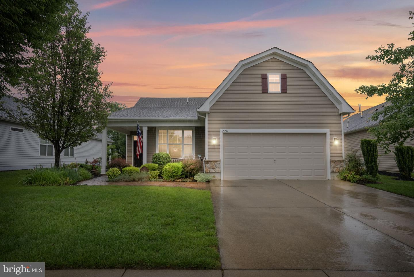 220 Wilshire Blvd Property Photo 1