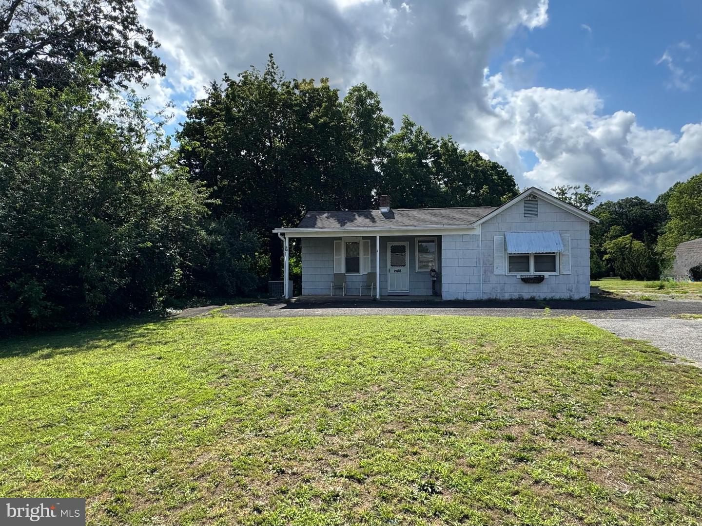 4 WOODLAWN DR