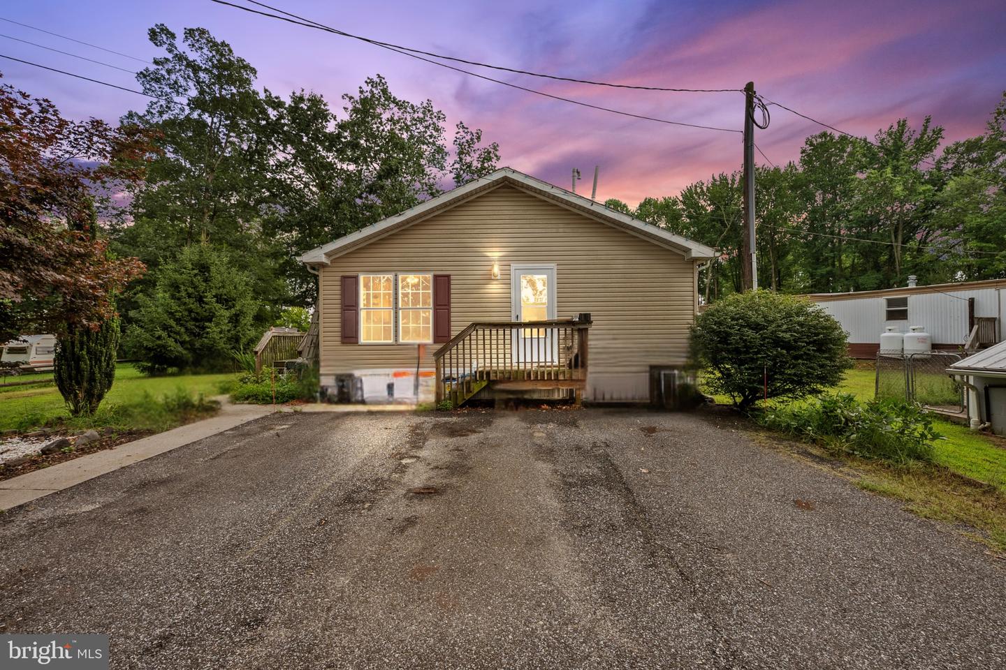 163 Ashwood Dr Property Photo 1