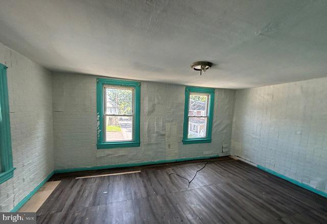 198 West Ave Property Photo 5