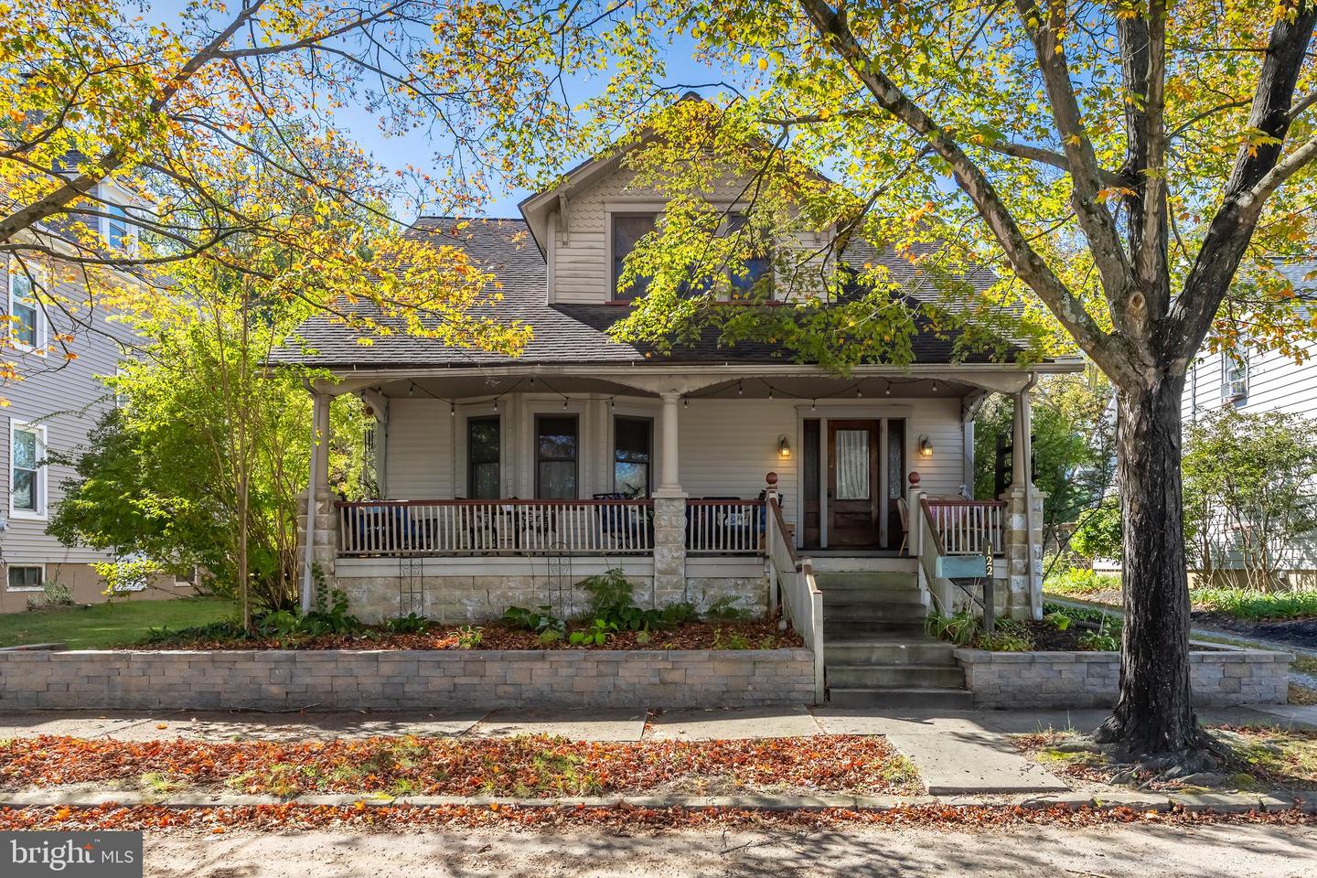 122 East Ave Property Photo 1