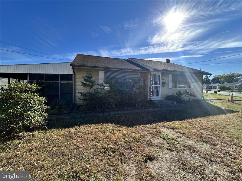 24 W Lois Dr Property Photo 3