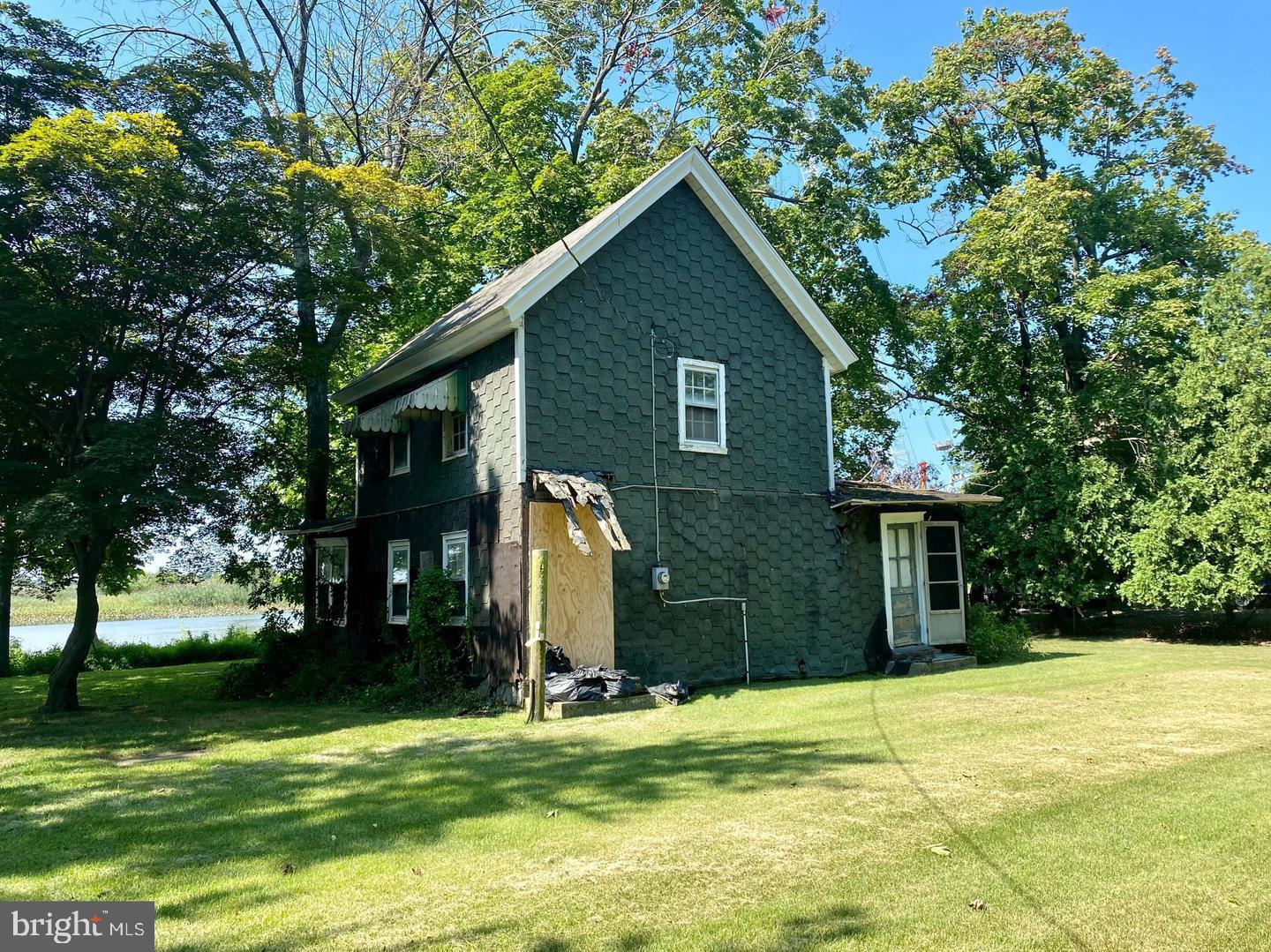 114 Ferry Rd Property Photo 1