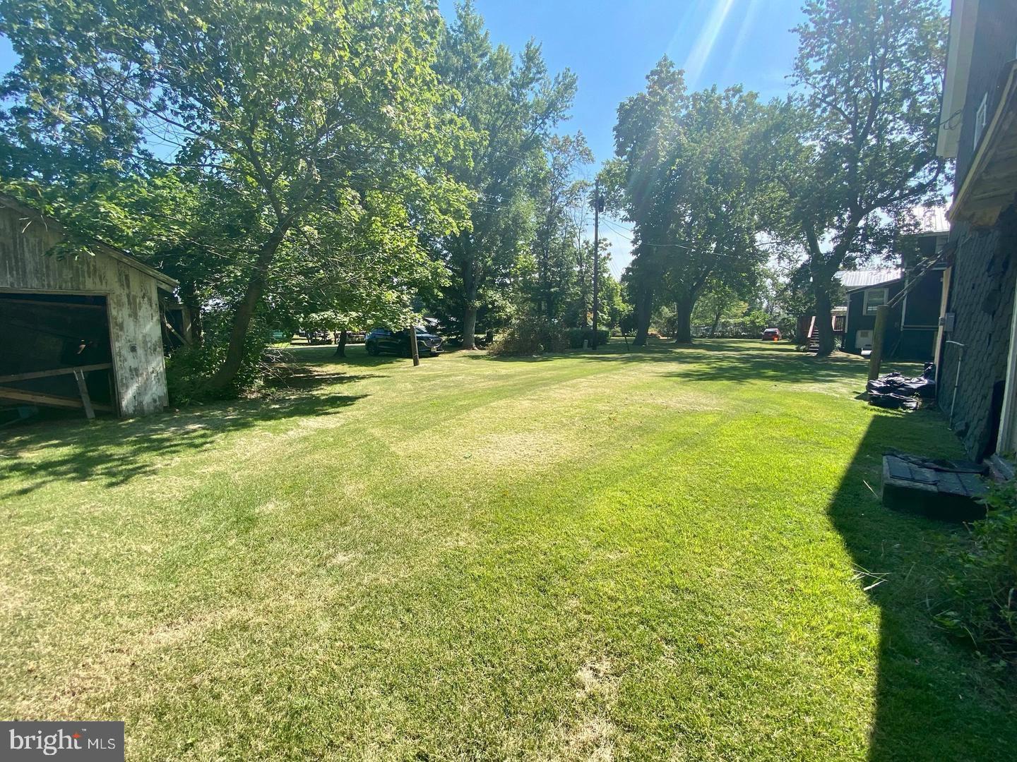 114 Ferry Rd Property Photo 3
