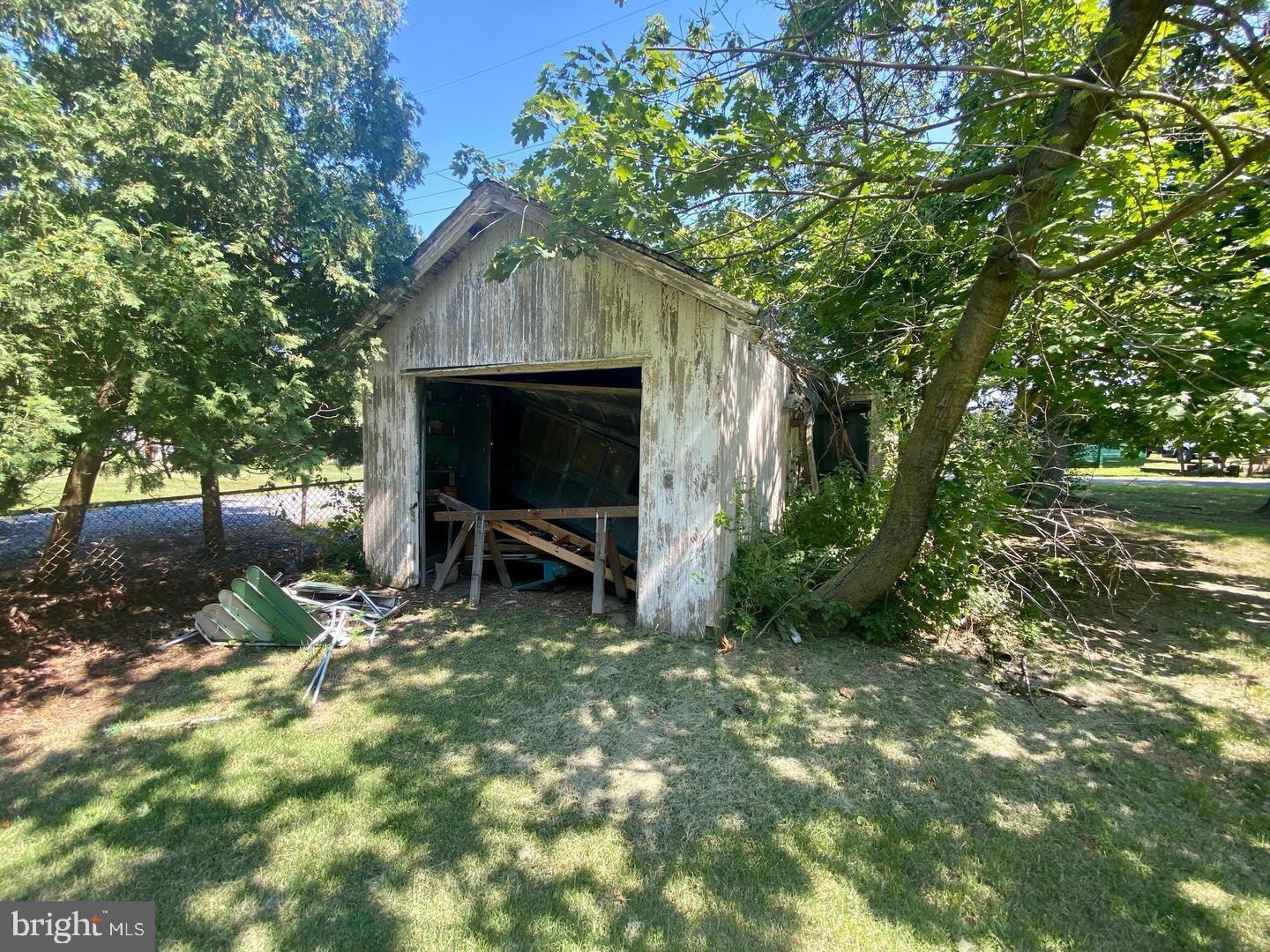 114 Ferry Rd Property Photo 5