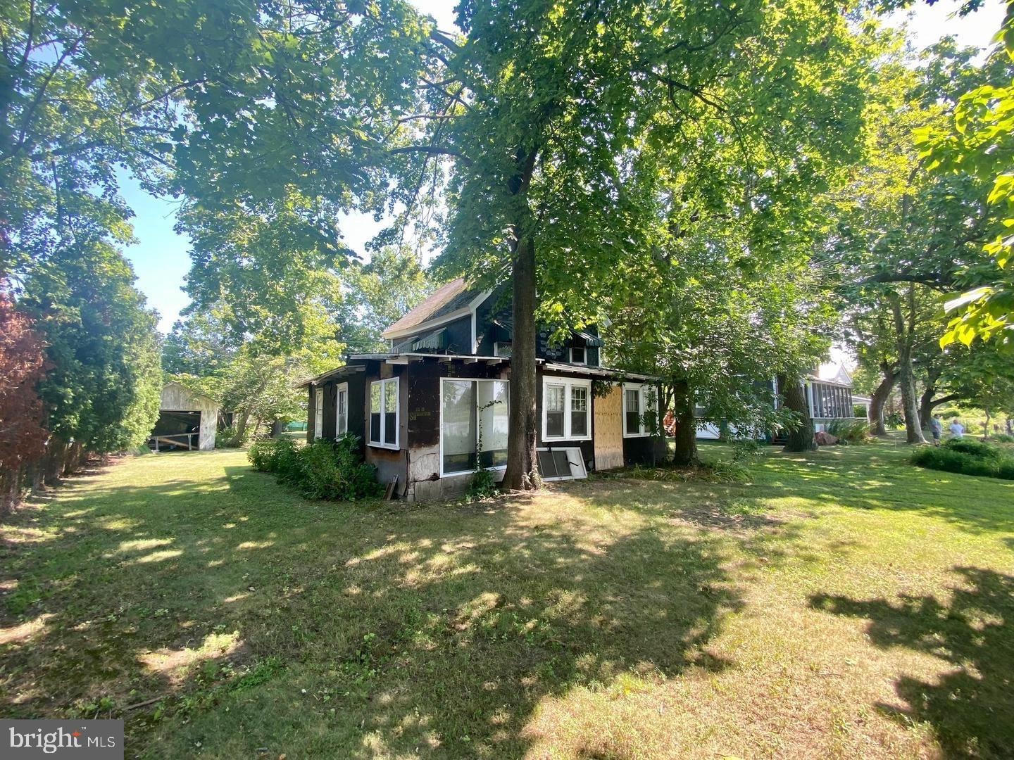 114 Ferry Rd Property Photo 8