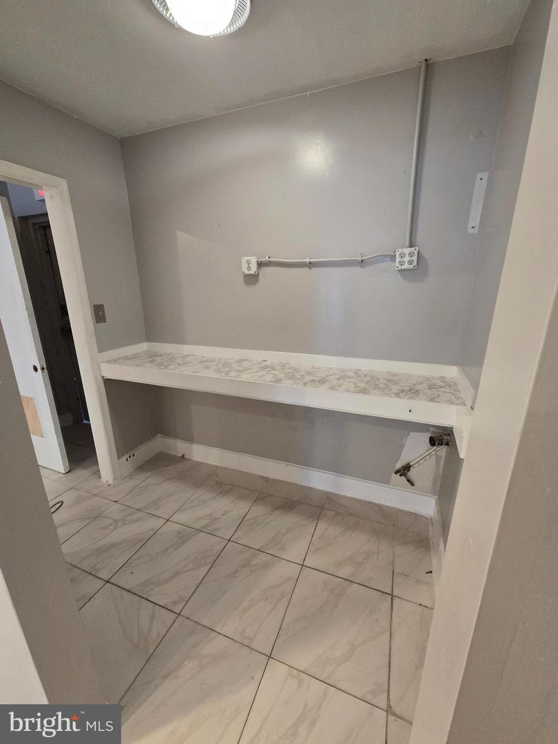 127 Greentree Rd #4 Property Photo 7
