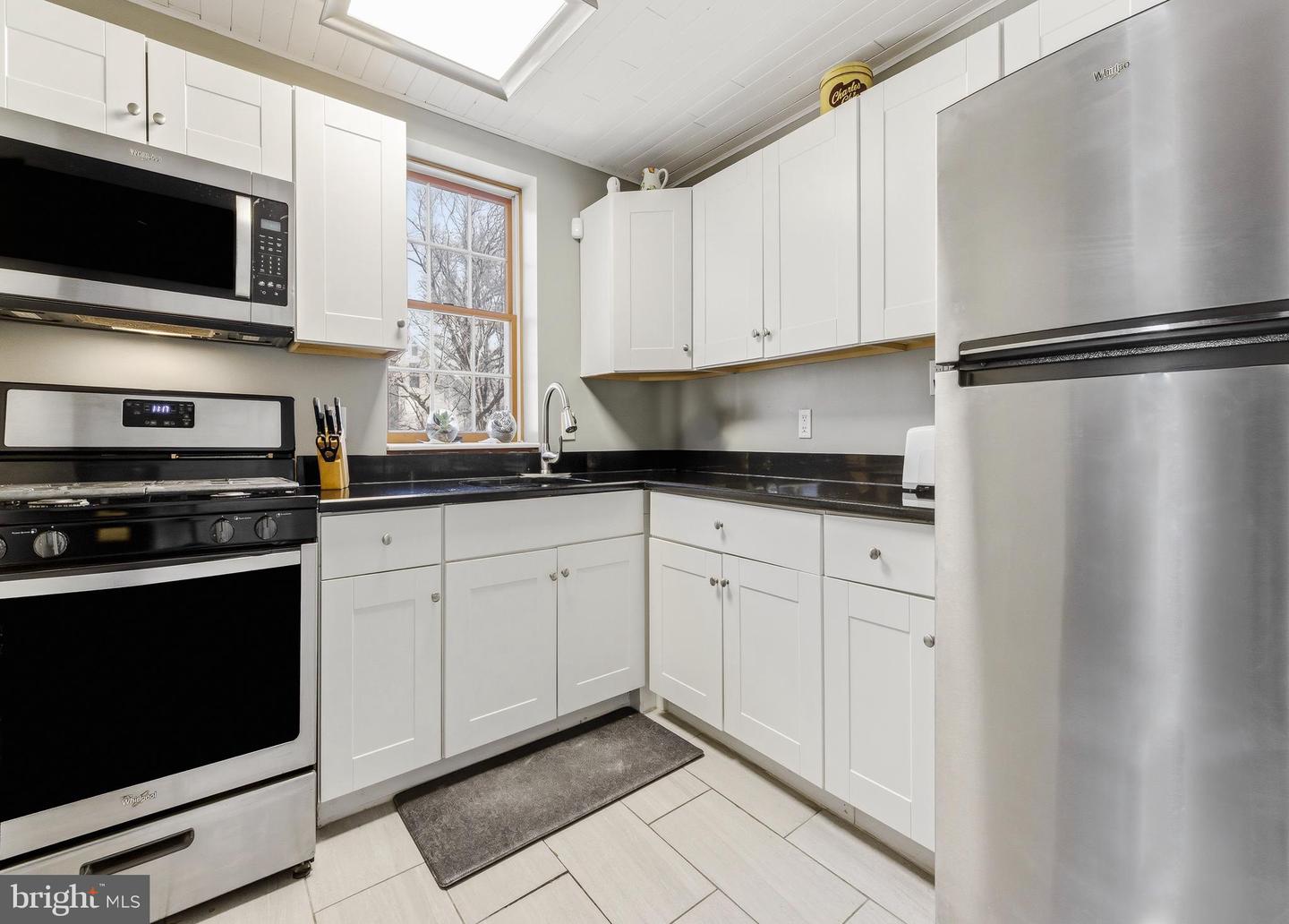 1460 Victory Property Photo 8
