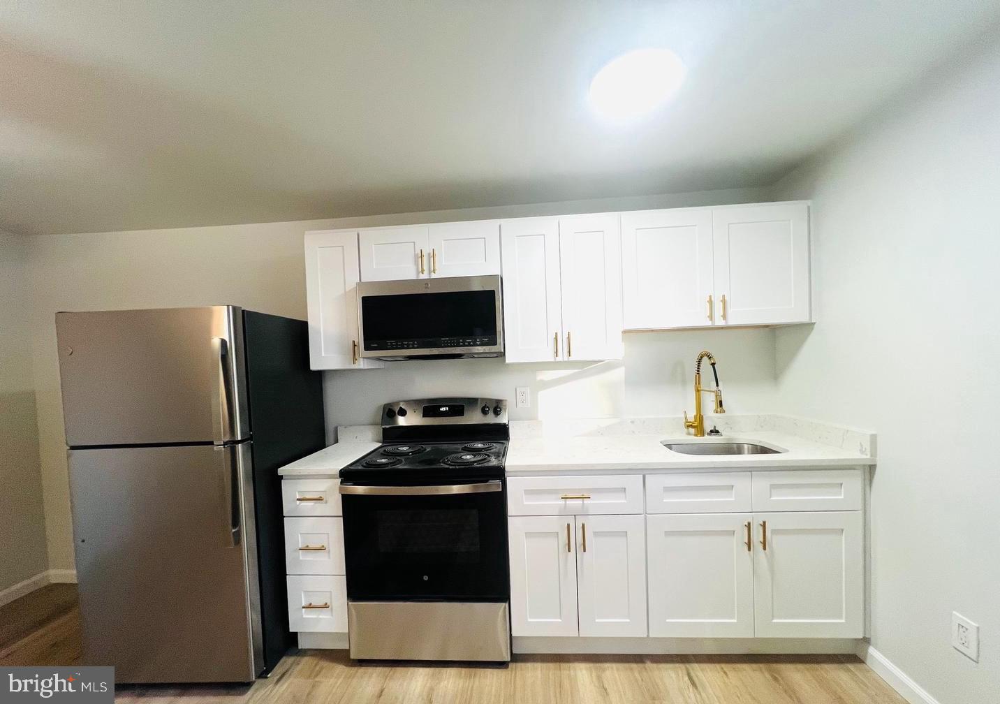 401 Bluebell Rd #b Property Photo 6