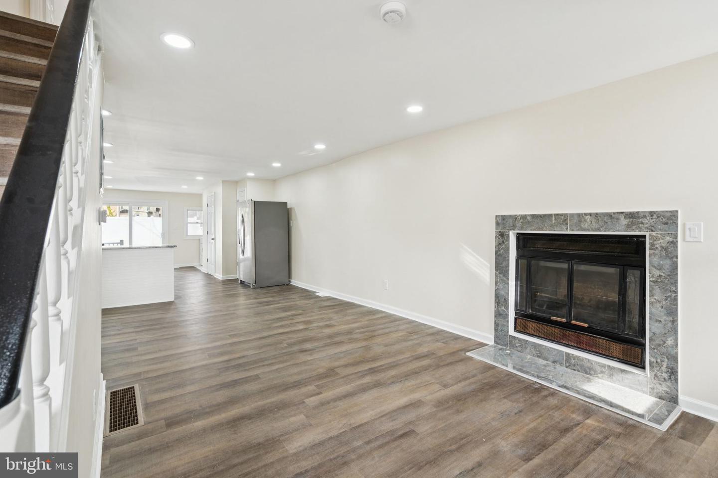 457 Wesley Ave Property Photo 4
