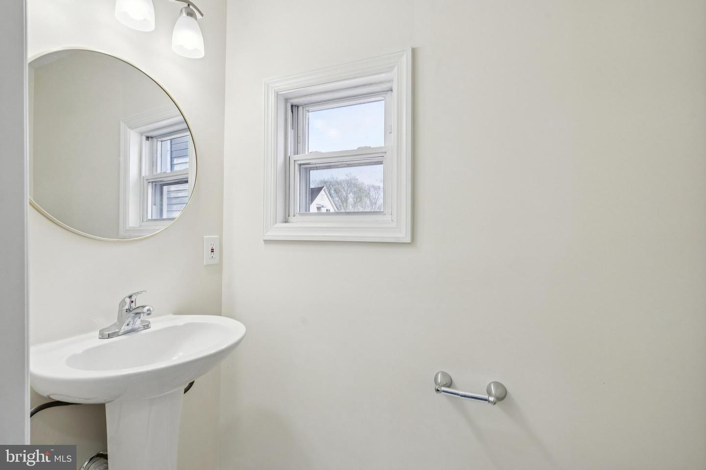 457 Wesley Ave Property Photo 14