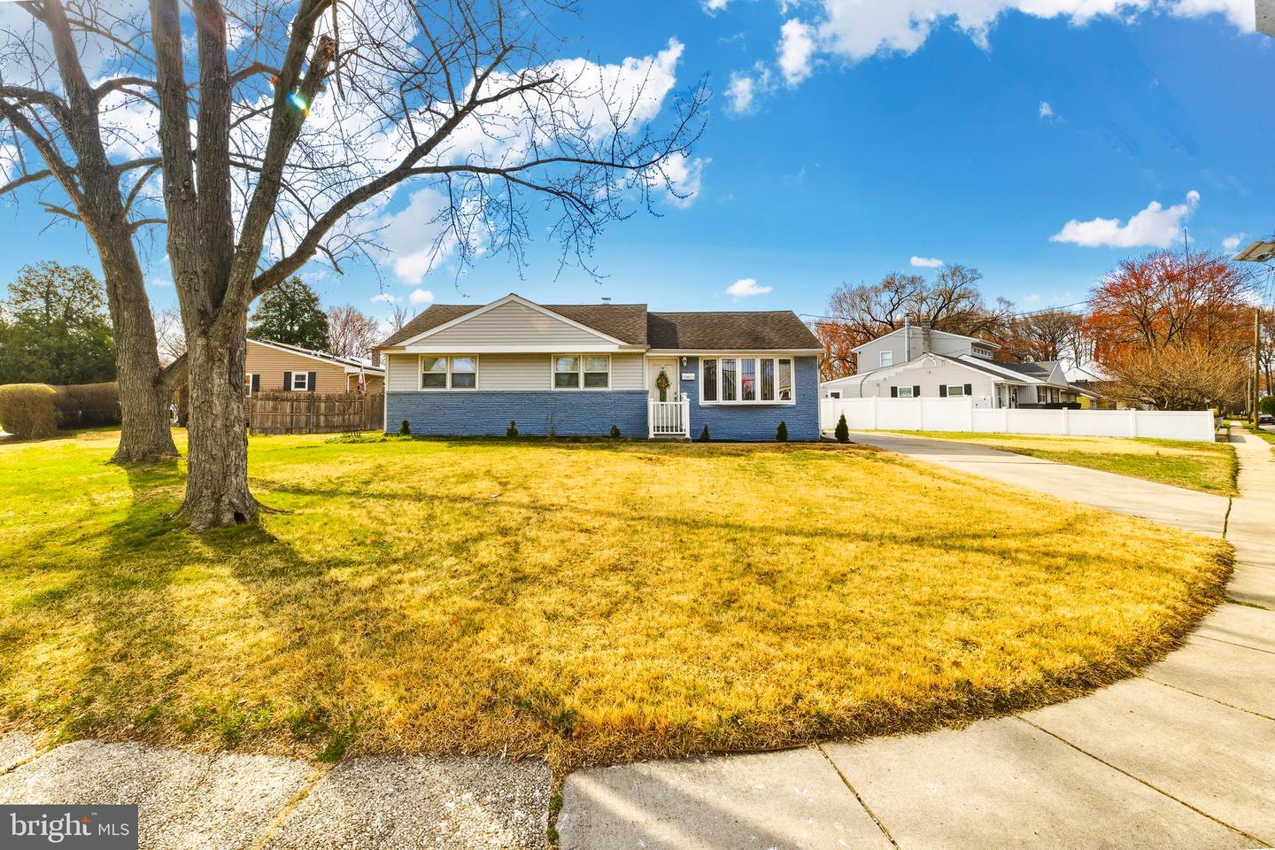 221 FORD AVE