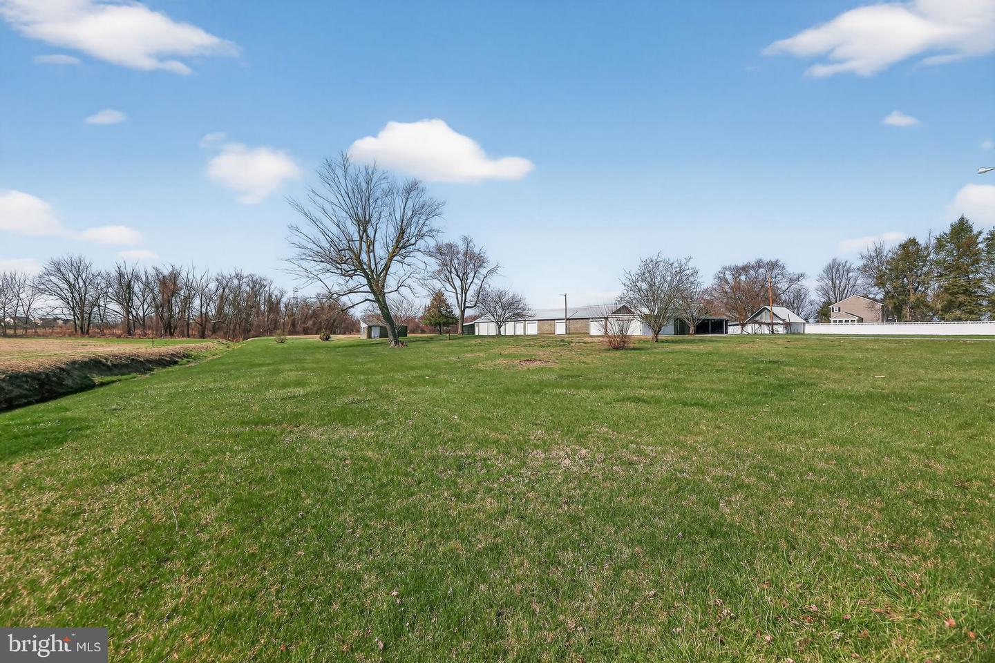 305 Wolfert Station Rd Property Photo 3