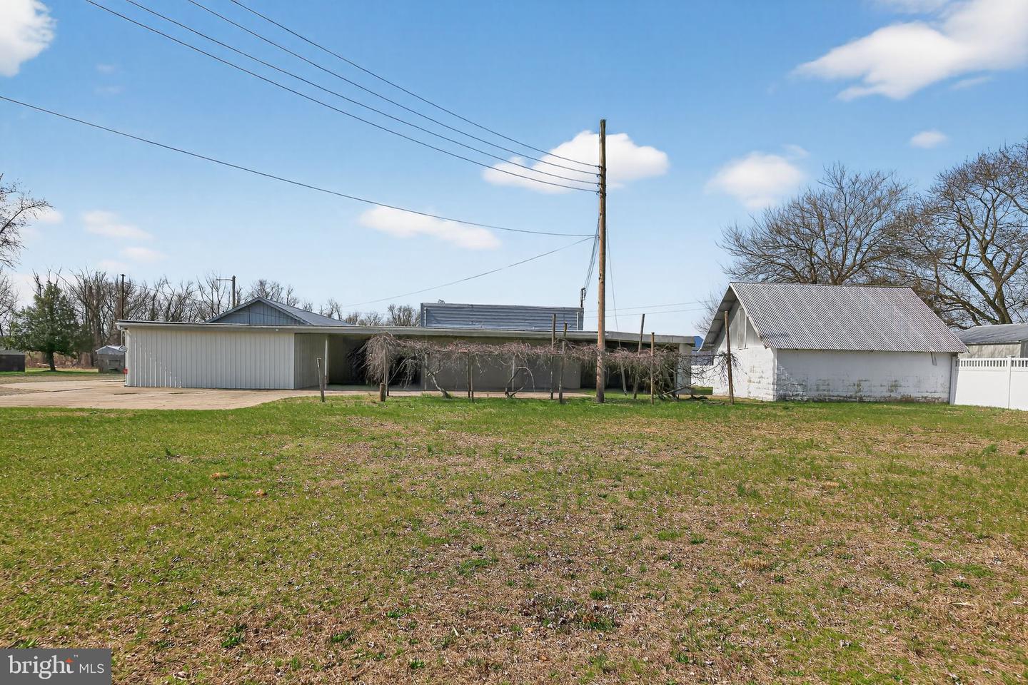 305 Wolfert Station Rd Property Photo 8