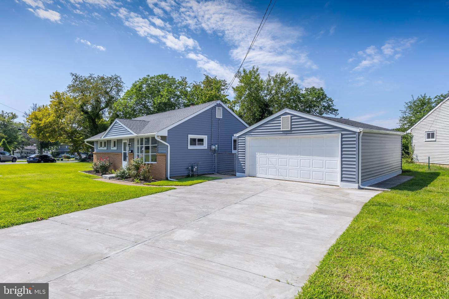 1049 Cooper St Property Photo 2