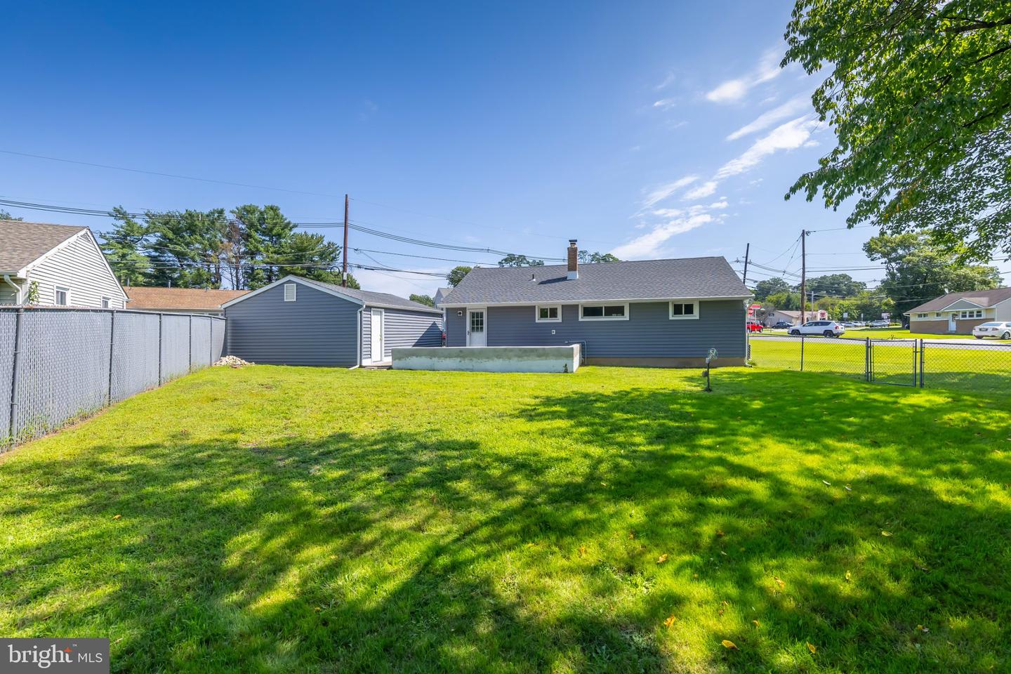 1049 Cooper St Property Photo 4