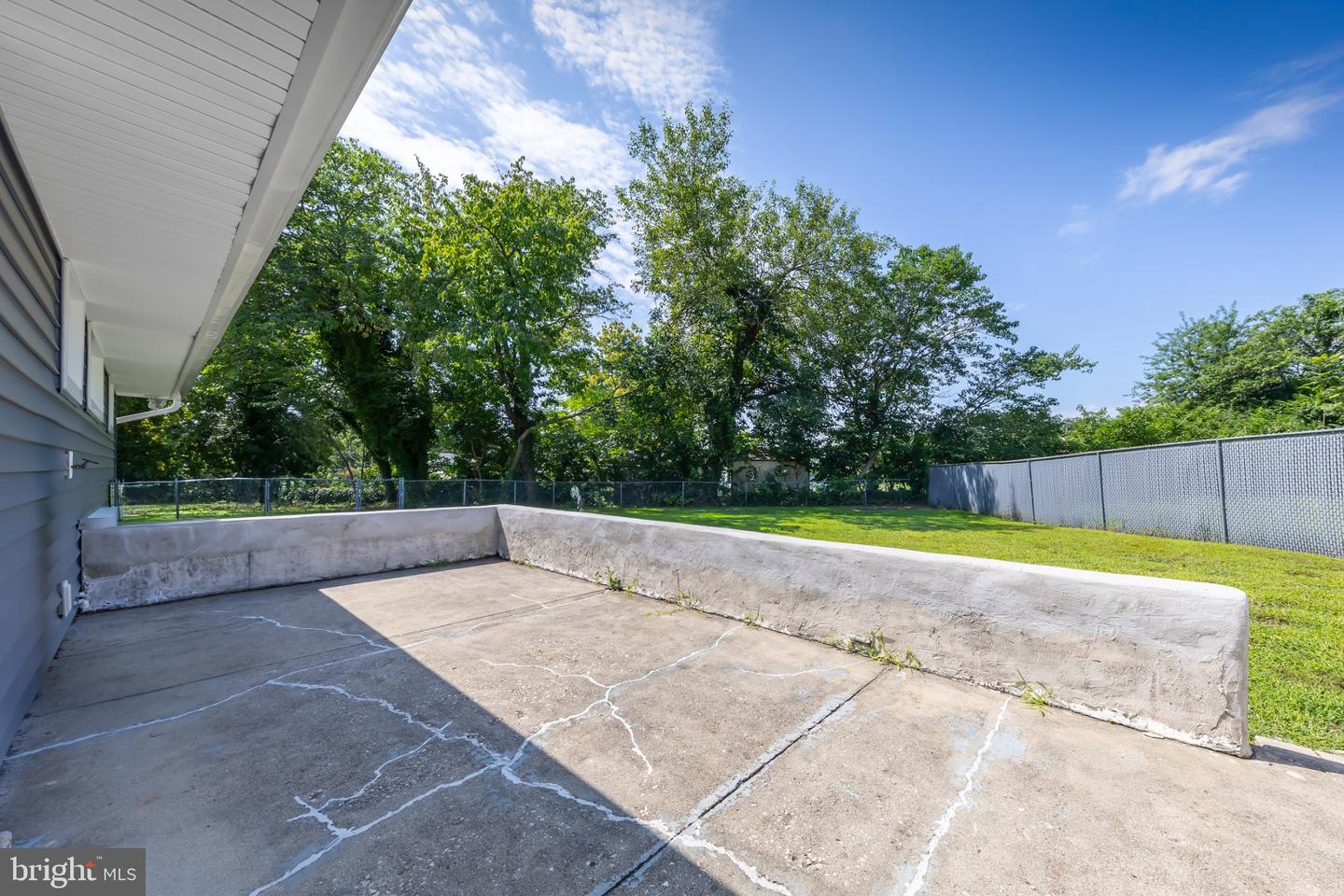 1049 Cooper St Property Photo 5
