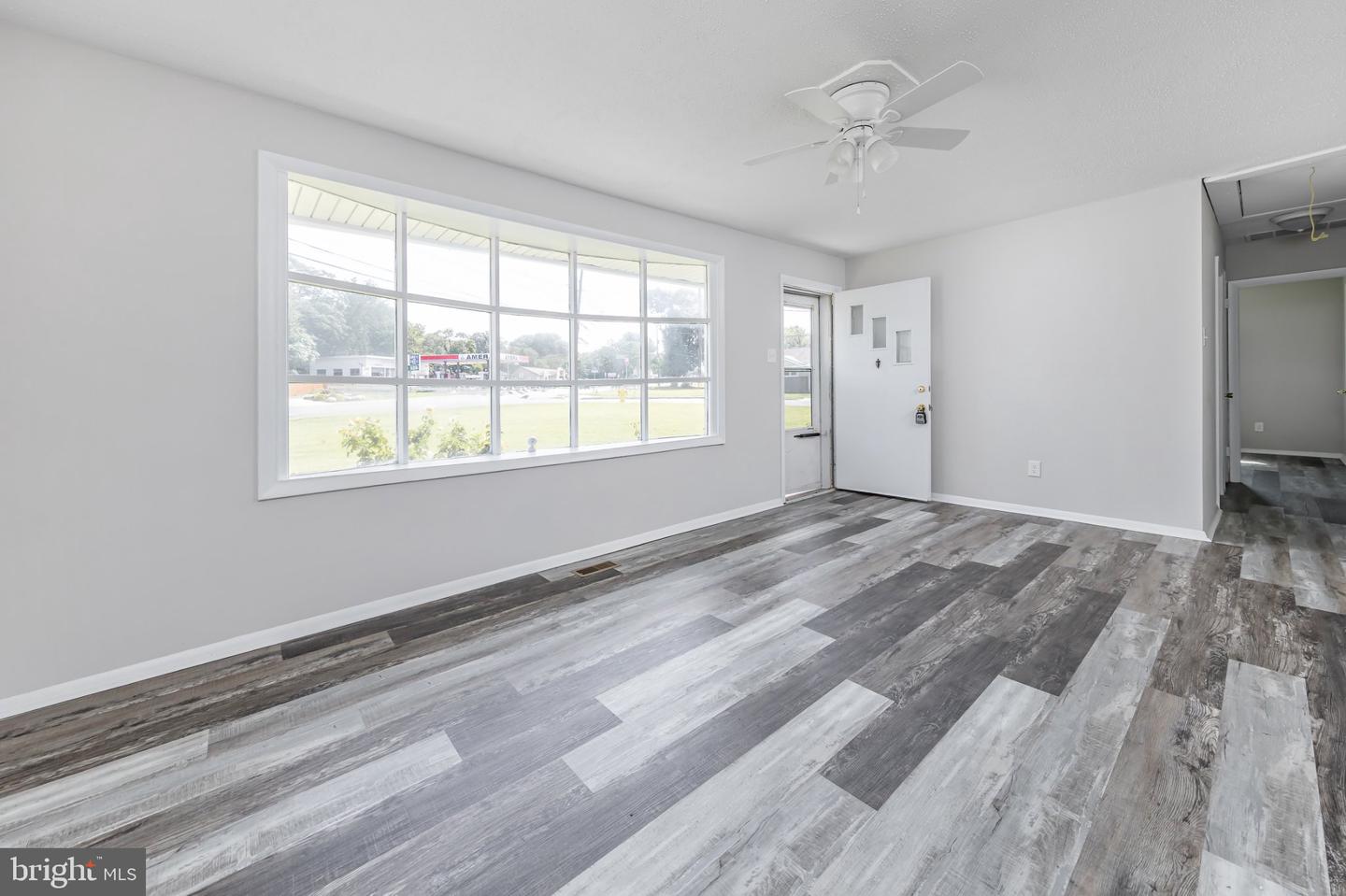 1049 Cooper St Property Photo 8