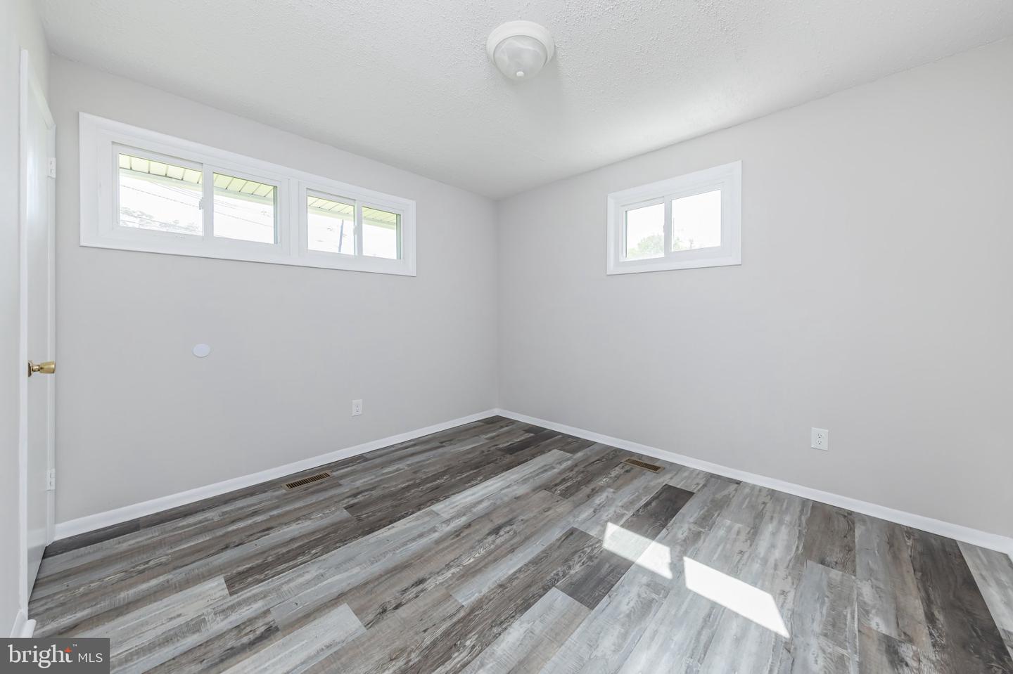 1049 Cooper St Property Photo 13
